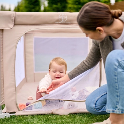 Zwei Reißverschlusseingänge für selbstständige Bewegung
