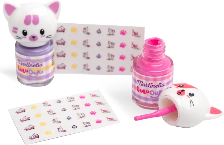 Nagellack und Sticker für kreatives Verzieren