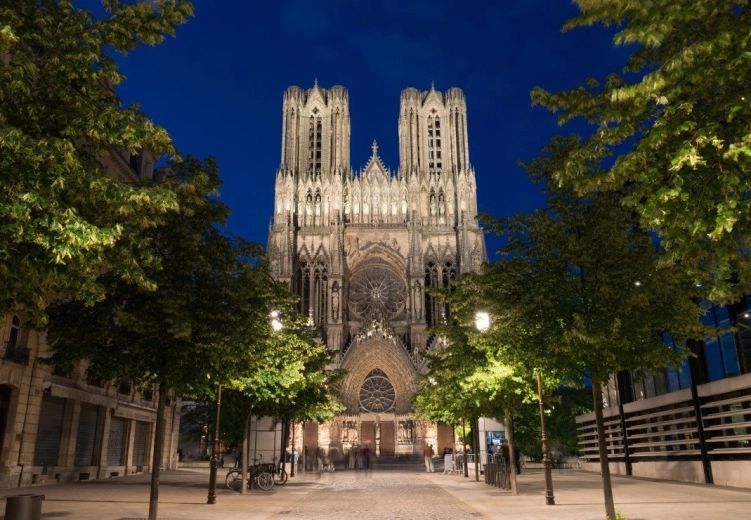 Puzzle Kathedrale von Reims in der Dämmerung 1000 Teile BLUEBIRD
