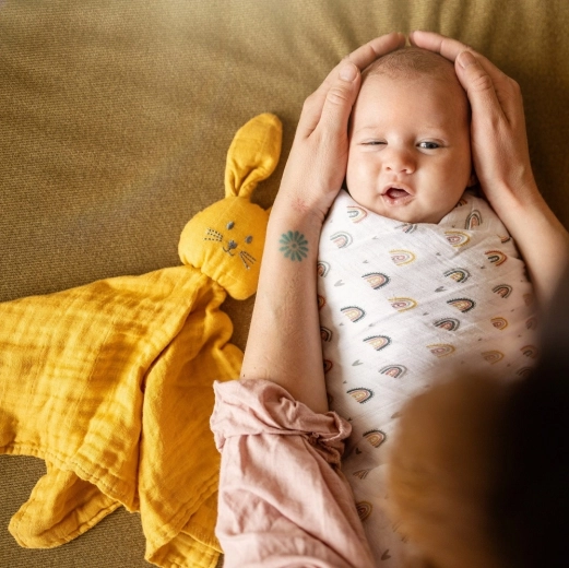 Beruhigende Rassel im Köpfchen