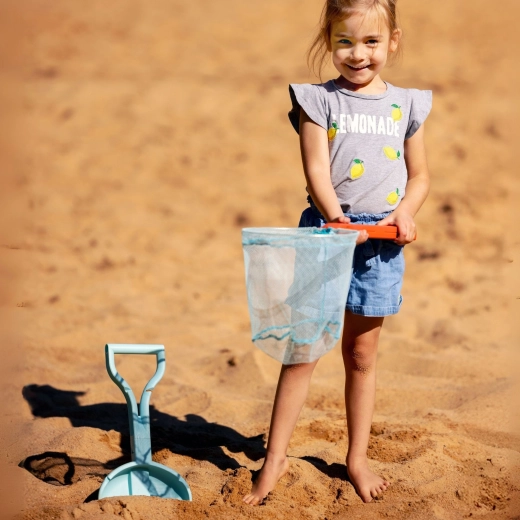 Kompakt 2-in-1: Schaufel und Netz