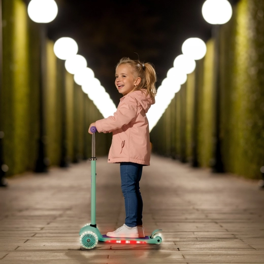 LED-Rollen und leuchtende Trittfläche für bessere Sichtbarkeit