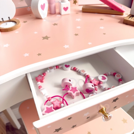 Stauraum-Schublade und übersichtliche Organisation