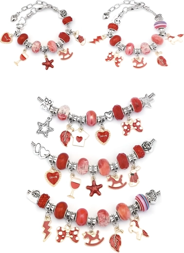 Armbänder im rot-goldenen Stil