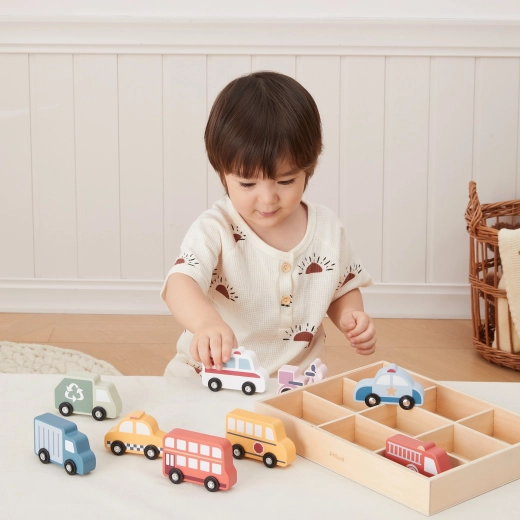 Glatt verarbeitetes Holz für kleine Hände