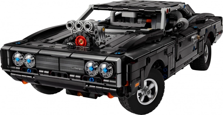 V8-Motor mit Kompressor und realistischer Antriebsstrang