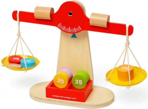 Holzwaage mit Balancegewichten