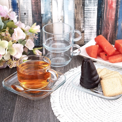 Quadratische Untertasse für Stil und Schutz des Tisches