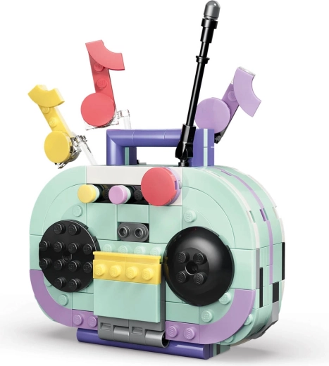 Retro-Ghettoblaster und Plattenspieler