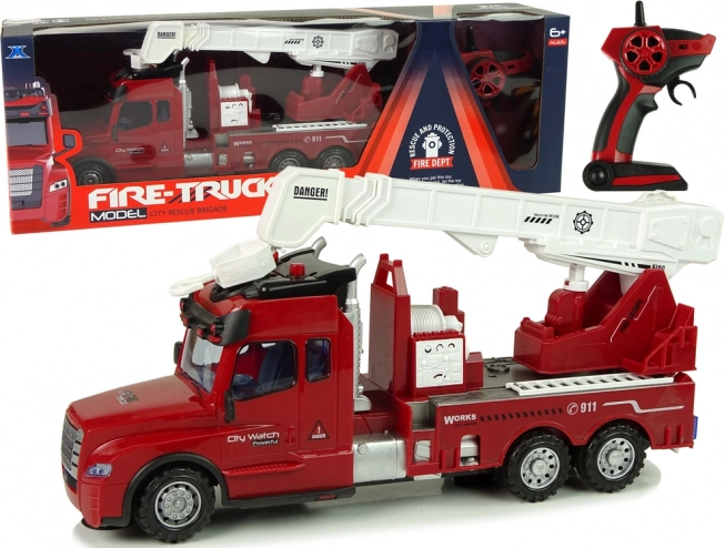 RC Feuerwehrkranwagen 2,4 GHz mit Licht und Sound – rot