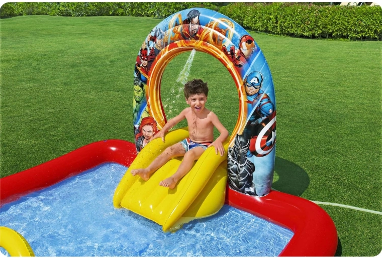 Wasserfontäne aus dem Bogen