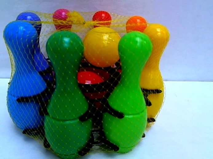 Mini-Kegel im Korb