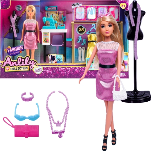 Modedesignerin mit Nähmaschine und 25 Accessoires