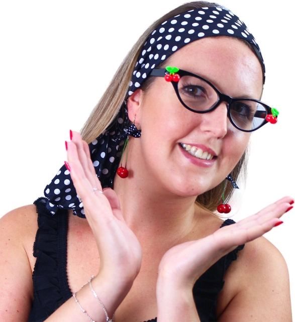 Retro-Set mit Kirschbrille und Accessoires