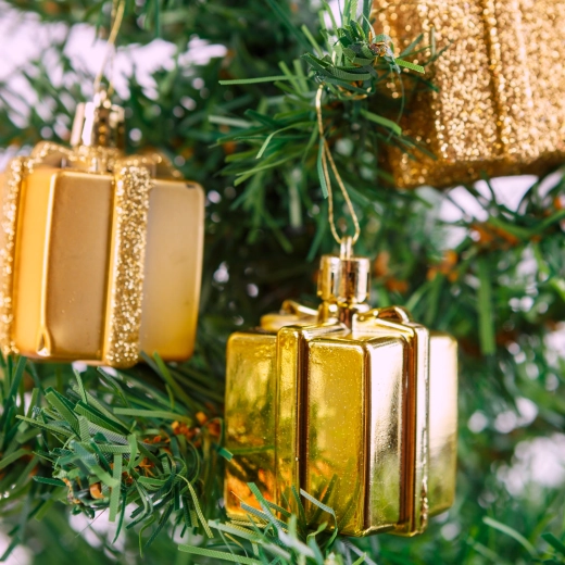 Set Weihnachtsbaumkugeln in Form goldener Geschenke, 6 Stück