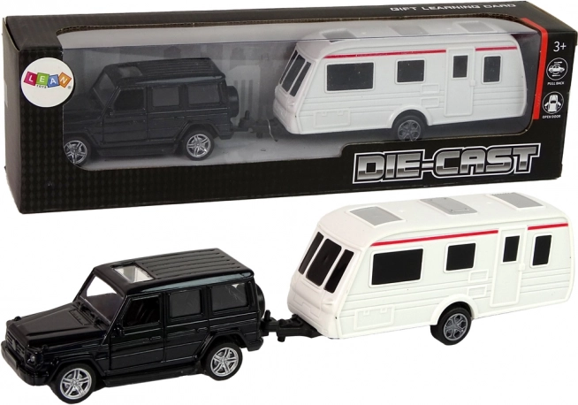 SUV-Modell mit Wohnwagen zum Campen