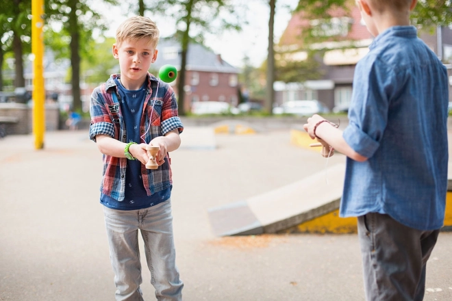 Kendama – japanisches Geschicklichkeitsspiel für Kinder