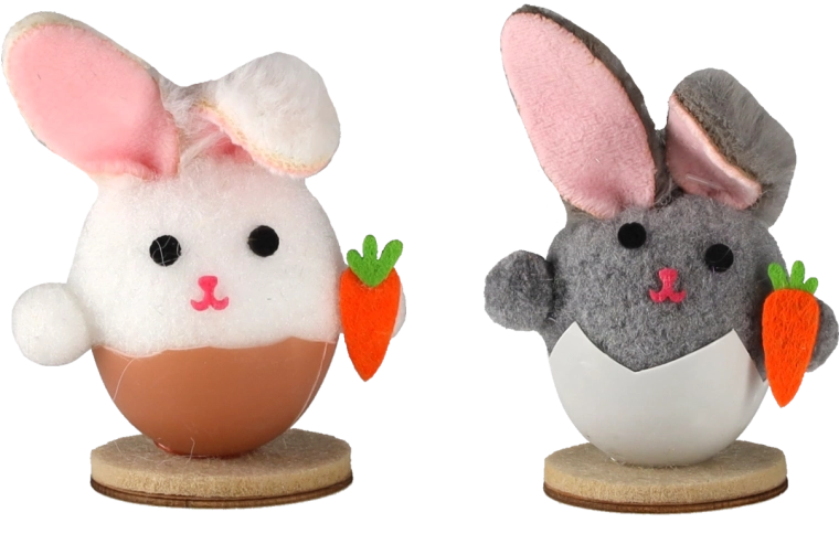 Osterdekoration Häschen in Eierschale auf Holzsockel