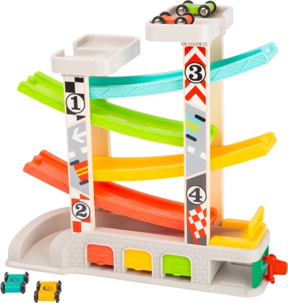 Rennbahn mit Parkplatz und Garagen