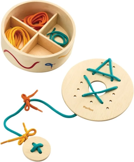 PlanToys Fädelplatten mit Schnürsenkeln im Aufbewahrungsbox