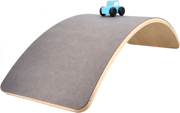 Balancebrett mit Filz, Auto und Straße