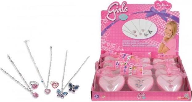 Ring und Halskette in herzförmiger Dose