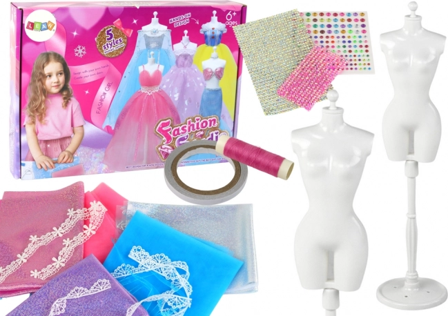 Kreatives Bastelset zum Gestalten von Puppenkleidern