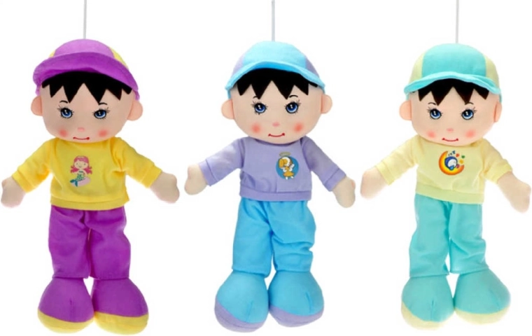 Stoffpuppe Junge mit Mütze 35 cm mit Aufhängeschlaufe – 1 Stück