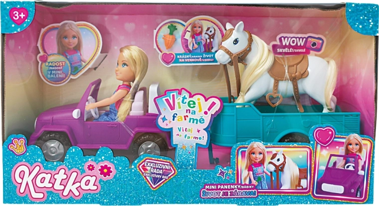 Bäuerinnen-Puppe mit Auto und Pferdeanhänger