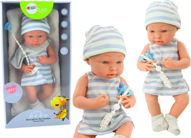 Puppe Baby in Weiß-blauem Outfit mit Mütze und Schnuller