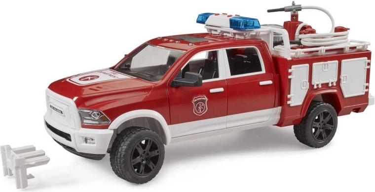 Bruder RAM 2500 Feuerwehrfahrzeug mit Wasserwerfer, Licht und Sound