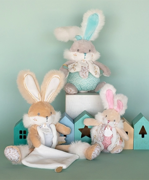 Plüschhäschen mit Rassel und Schnullerhalter 21 cm