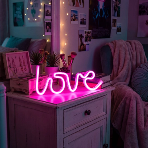 Rosa neonfarbene LED-Lampe Love