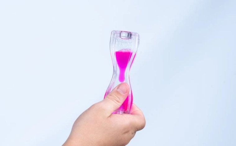 Fidget Blox Vision Antistress-Würfel mit farbiger „Lava“ – lila