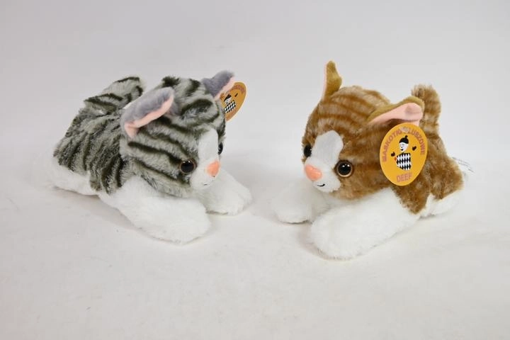 Plüschkater mit Streifen – liegend