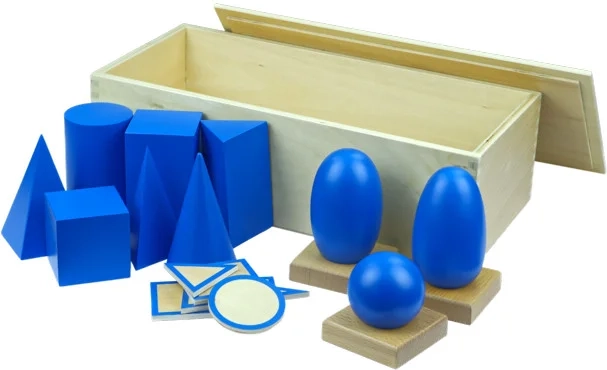 Moyo Montessori geometrische Körper mit Sockeln und Box