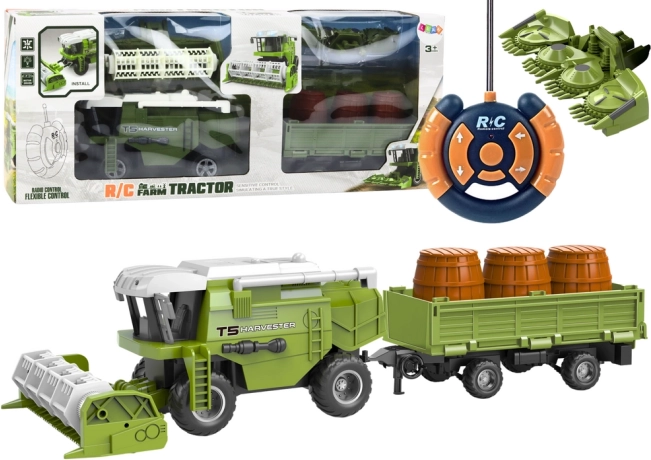 RC-Landwirtschaftsmähdrescher mit grünem Anhänger
