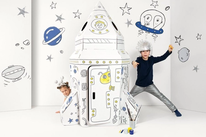 Große Weltraumrakete aus Karton