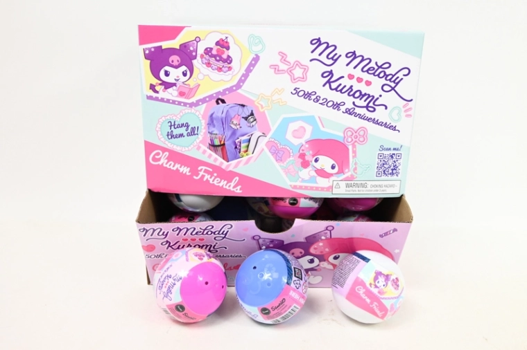 Hello Kitty Überraschungskugel 65 mm Kuromi und My Melody