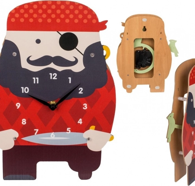 Wanduhr in Piratenform