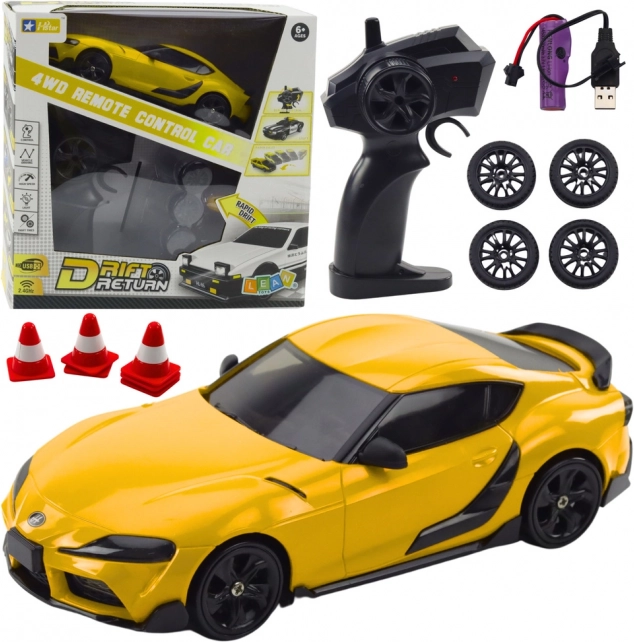 Gelbes ferngesteuertes Drift-Auto 4WD