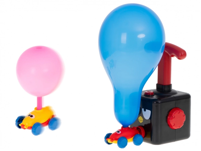 Aerodynamisches Auto mit Abschussrampe und Ballons