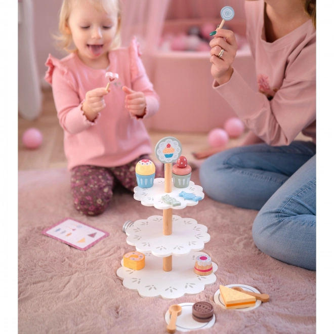 Holzständer mit Kuchen für Kinder