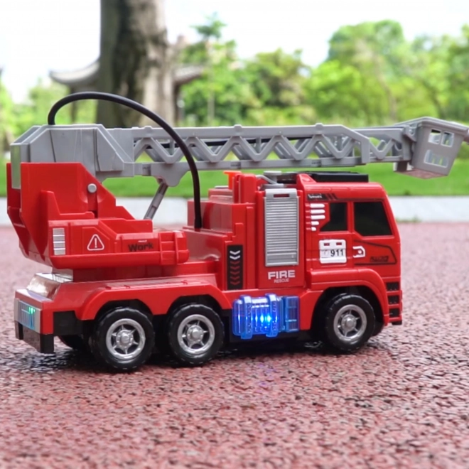 Interaktives Feuerwehrfahrzeug mit beweglicher Leiter