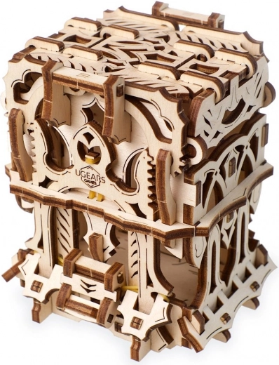 Ornamentales Design aus Natur-Sperrholz