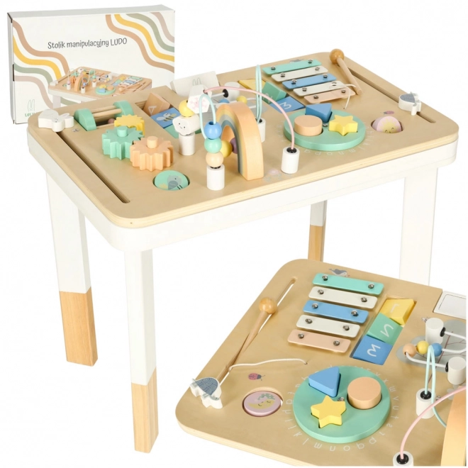 Farbenfroher Montessori-Spieltisch Lulilo