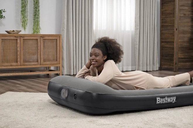 Aufblasbare Matratze Bestway Tritech mit USB-Pumpe