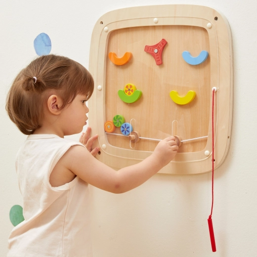 Wandmontage spart Platz und sorgt für sicheres Spielen