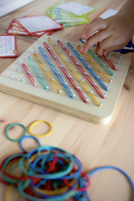 Holz-Geoplan-Spiel mit Gummibändern für Kinder
