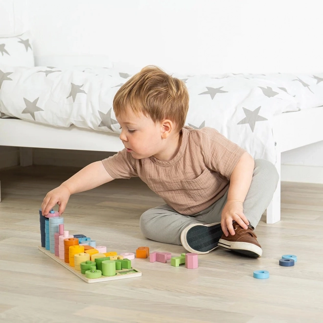 Lernspielzeug aus Holz mit Zahlen und Formen